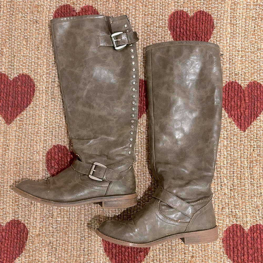Women’s boots Size 8 1/2